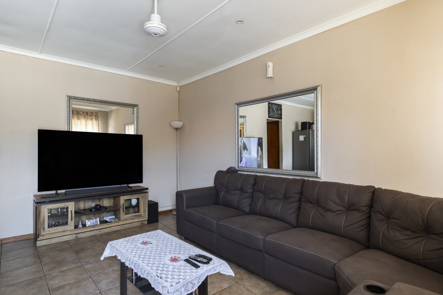 2 Bedroom Property for Sale in Gustrouw Western Cape